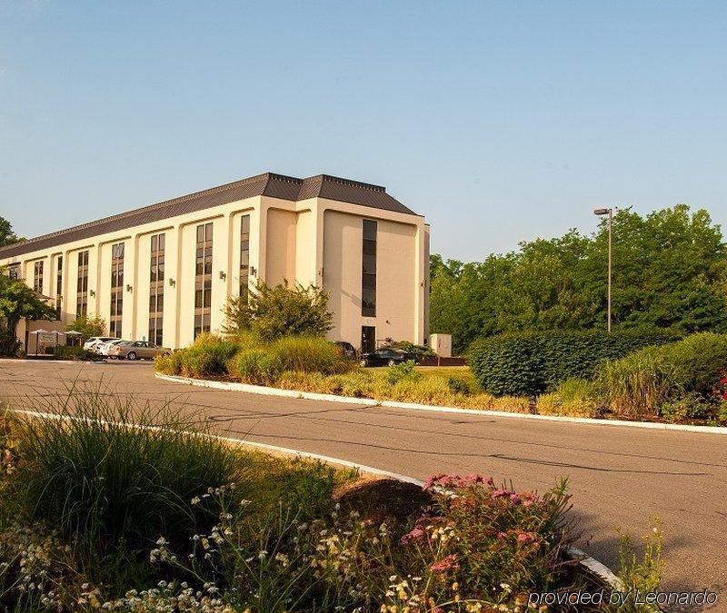 Days Inn By Wyndham Englewood Dayton Airport Exterior foto